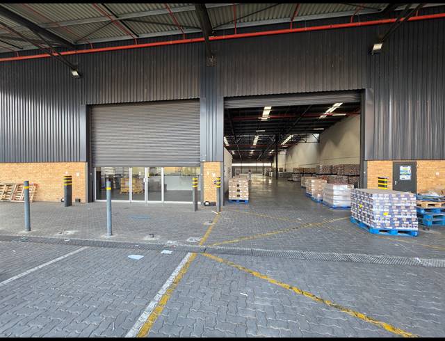 2,268M² WAREHOUSE TO LET IN ROBERTSHAM